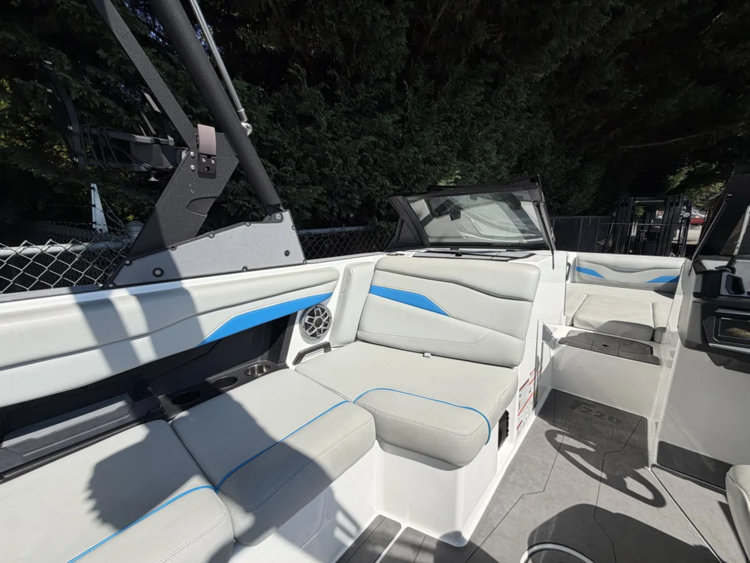 2023 Axis T220