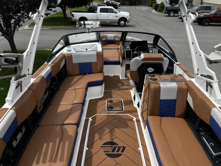 2023-malibu-wakesetter-25-lsv-144535-image8.webp