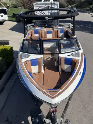 2023-malibu-wakesetter-25-lsv-144536-image4.webp