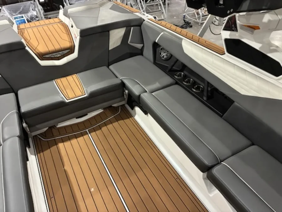2024-nautique-s25-144542-image4.webp