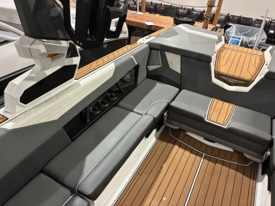 2024-nautique-s25-144542-image6.webp