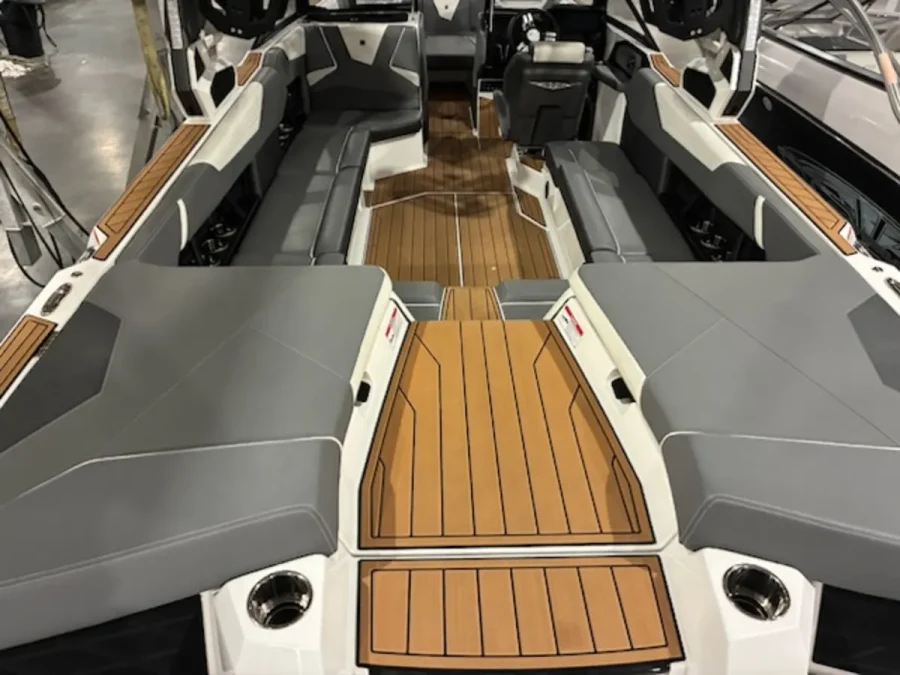 2024-nautique-s25-144542-image7.webp