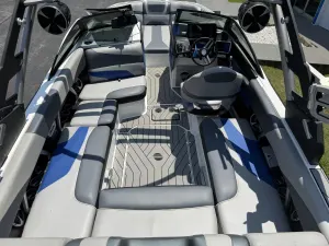 2017-malibu-wakesetter-22-mxz-144543-image10.webp