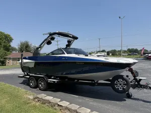 2017-malibu-wakesetter-22-mxz-144543-image3.webp