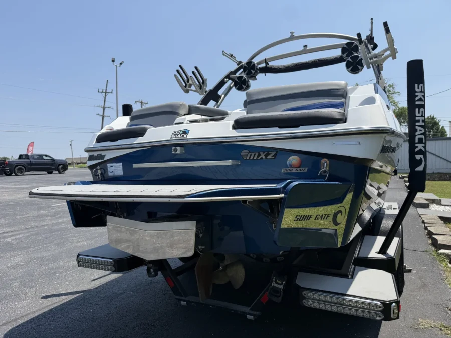 2017-malibu-wakesetter-22-mxz-144543-image6.webp