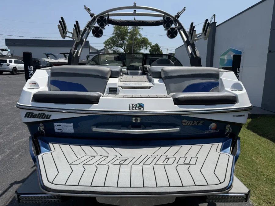 2017-malibu-wakesetter-22-mxz-144543-image7.webp