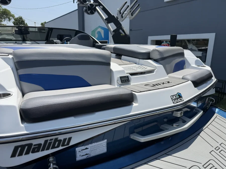 2017-malibu-wakesetter-22-mxz-144543-image8.webp
