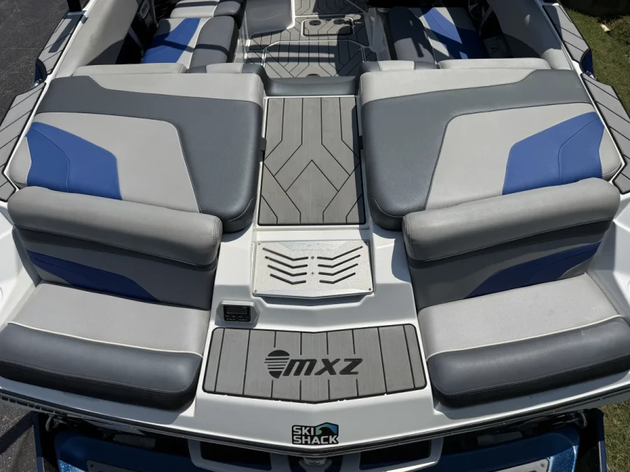 2017-malibu-wakesetter-22-mxz-144543-image9.webp