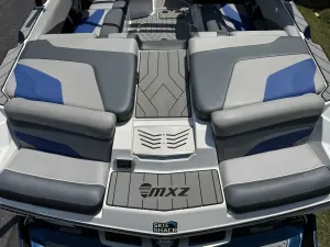 2017-malibu-wakesetter-22-mxz-144543-image9.webp