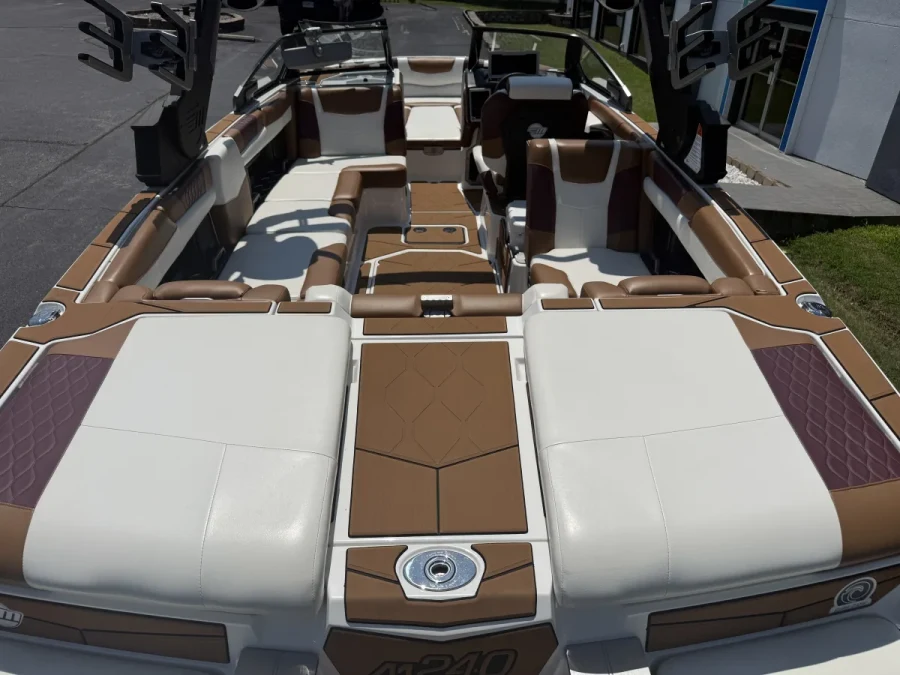 2020-malibu-m240-144546-image6.webp
