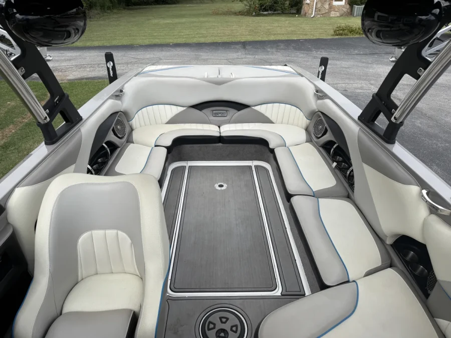 2014-malibu-wakesetter-247-lsv-144550-image13.webp