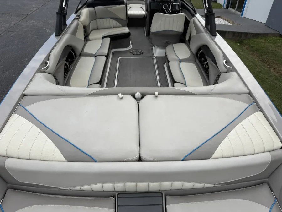 2014-malibu-wakesetter-247-lsv-144550-image8.webp