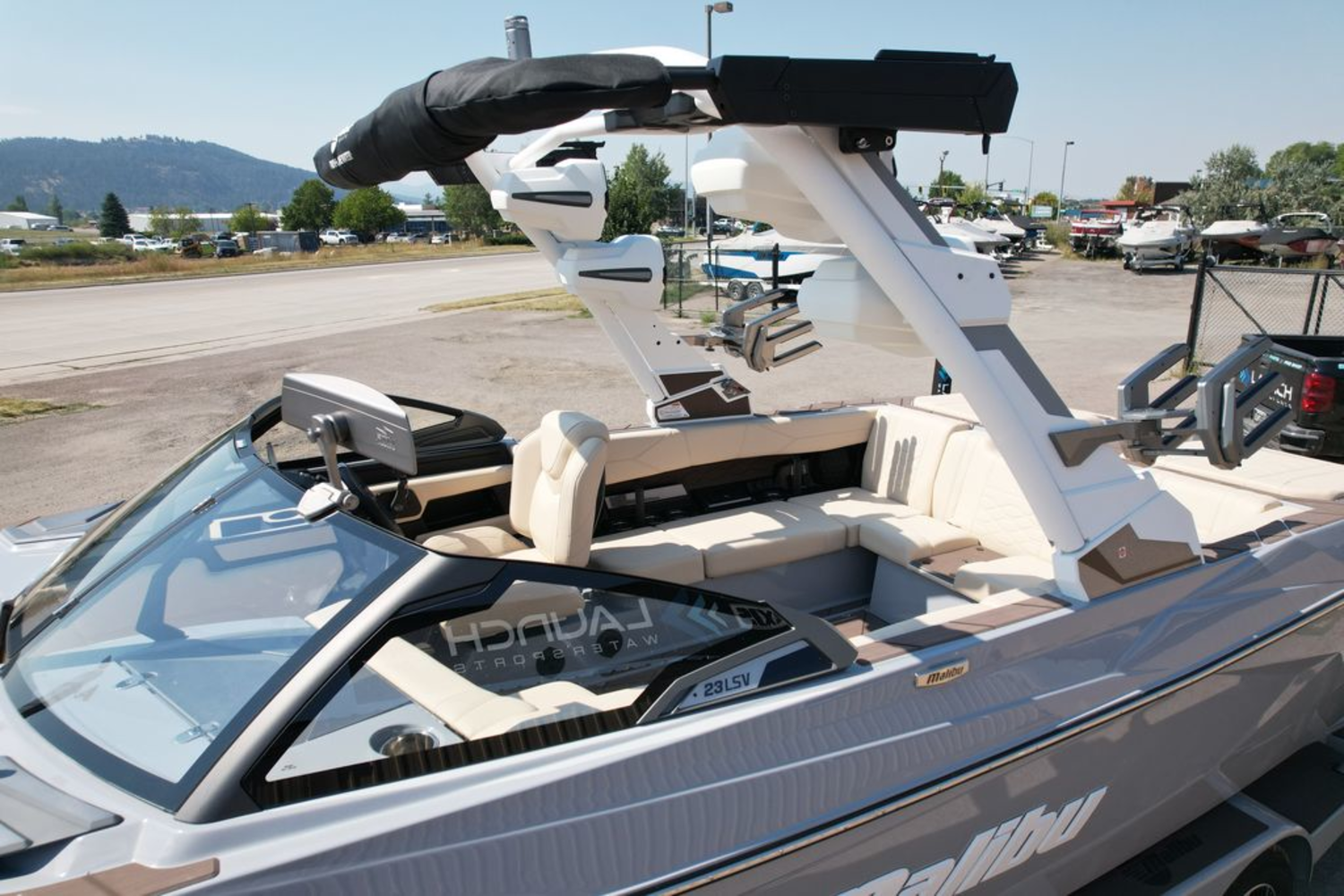 2027 Malibu Boats 23 LSV