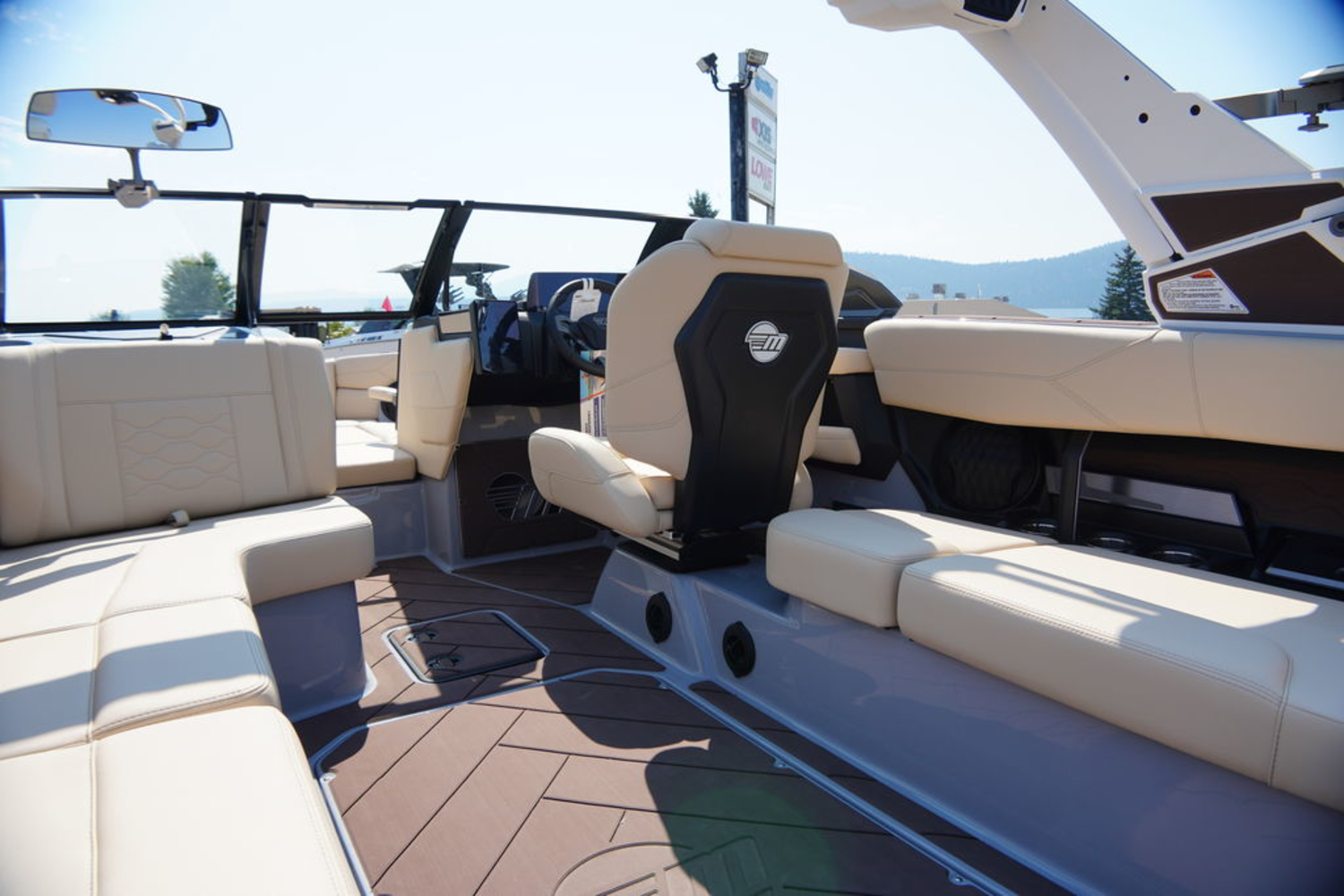 2027 Malibu Boats 23 LSV
