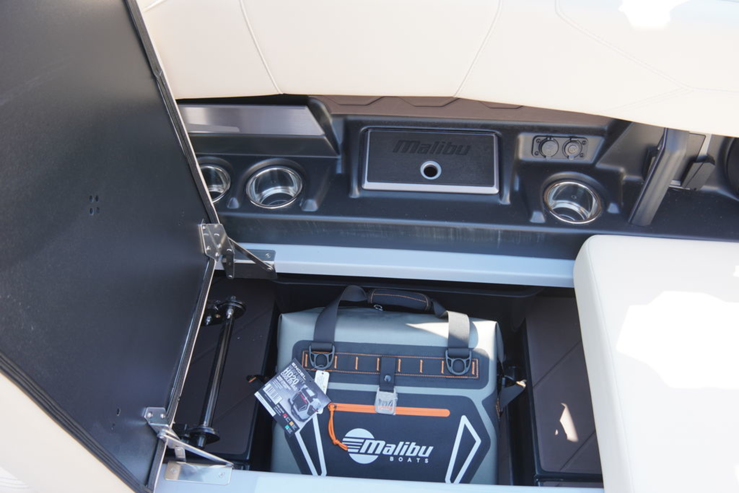 2027 Malibu Boats 23 LSV