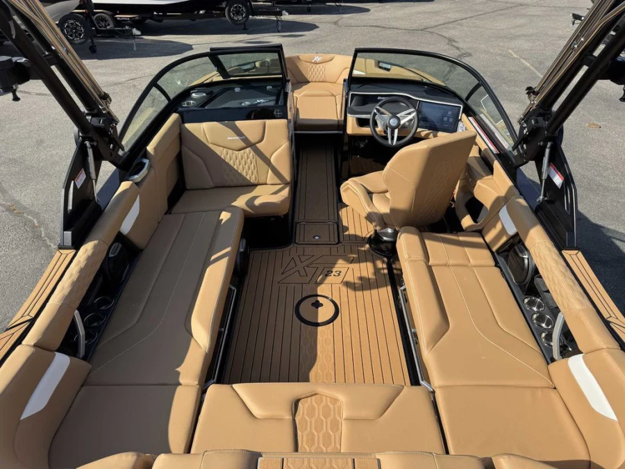 2027-mastercraft-xt23-144583-image10
