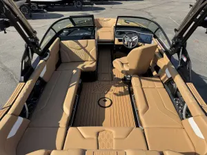 2027-mastercraft-xt23-144583-image10