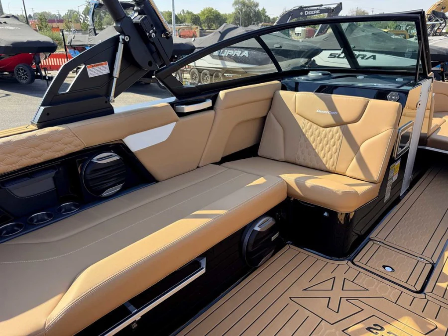 2027-mastercraft-xt23-144583-image11