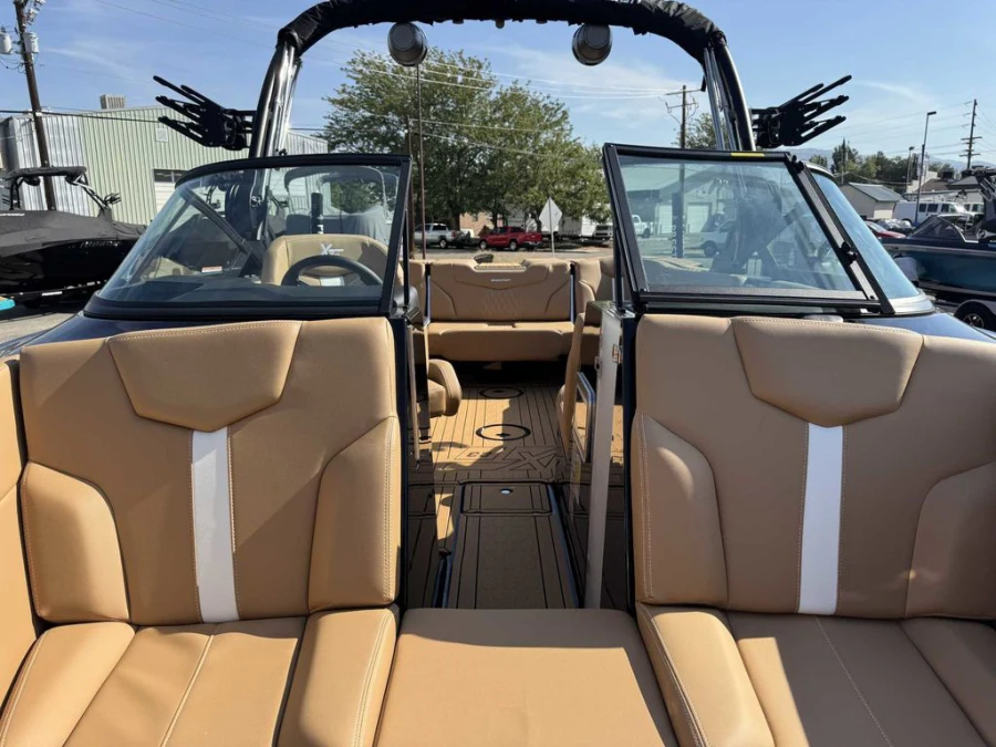 2027-mastercraft-xt23-144583-image15