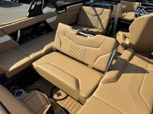 2027-mastercraft-xt23-144583-image16