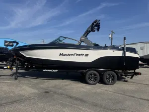 2027-mastercraft-xt23-144583-image1
