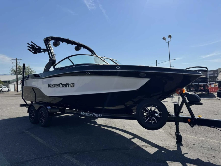 2027-mastercraft-xt23-144583-image3