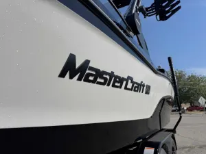 2027-mastercraft-xt23-144583-image8