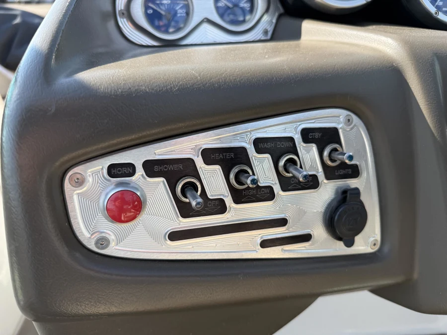2006-mastercraft-maristar-215-144586-image12