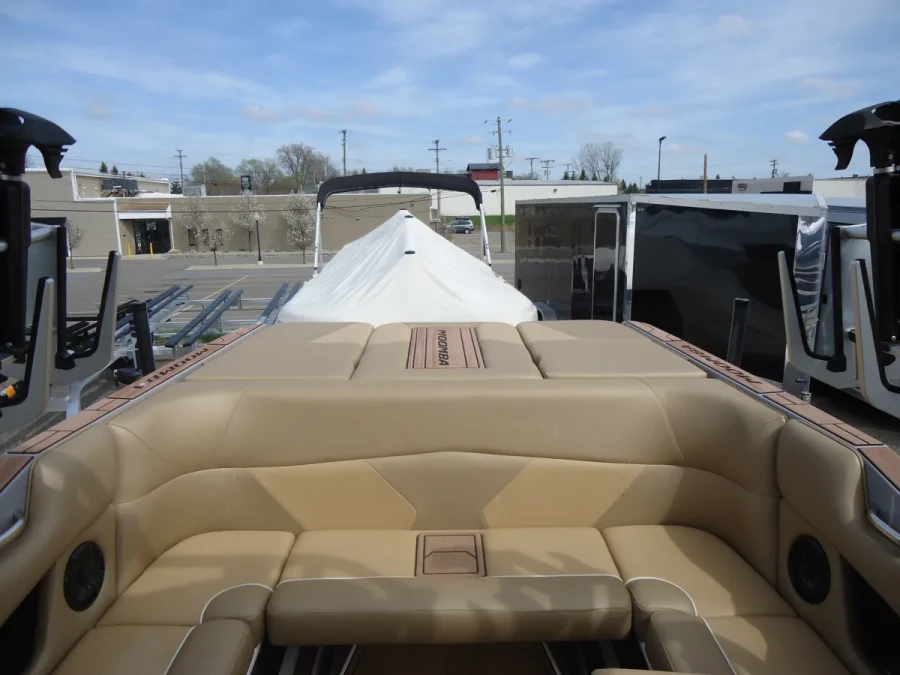 2022-moomba-max-144602-image4.webp