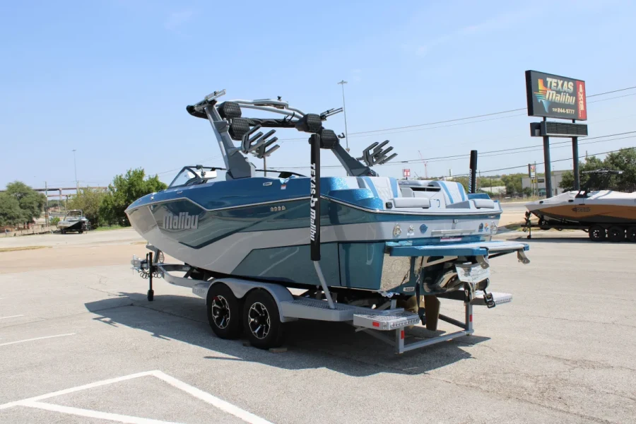 2027-malibu-m230-144615-image5.webp