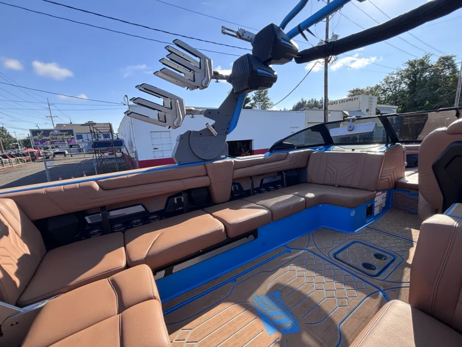 2025-malibu-wakesetter-25-lsv-144625-image6.webp