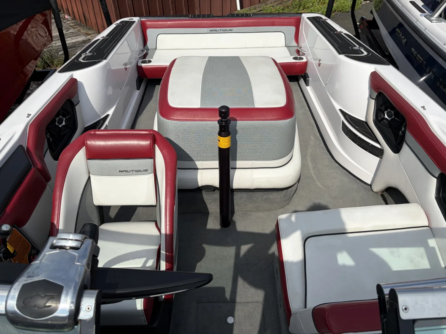 2010 Ski Nautique 200