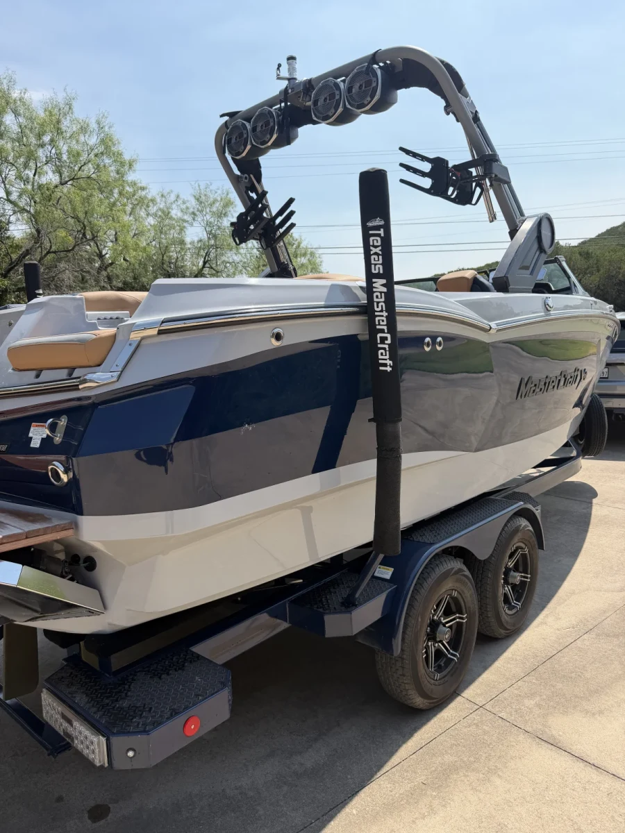 2022-mastercraft-x-star-144338-image3.webp