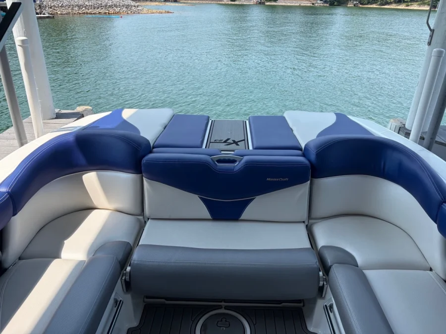 2017-mastercraft-xt23-144673-image1.webp