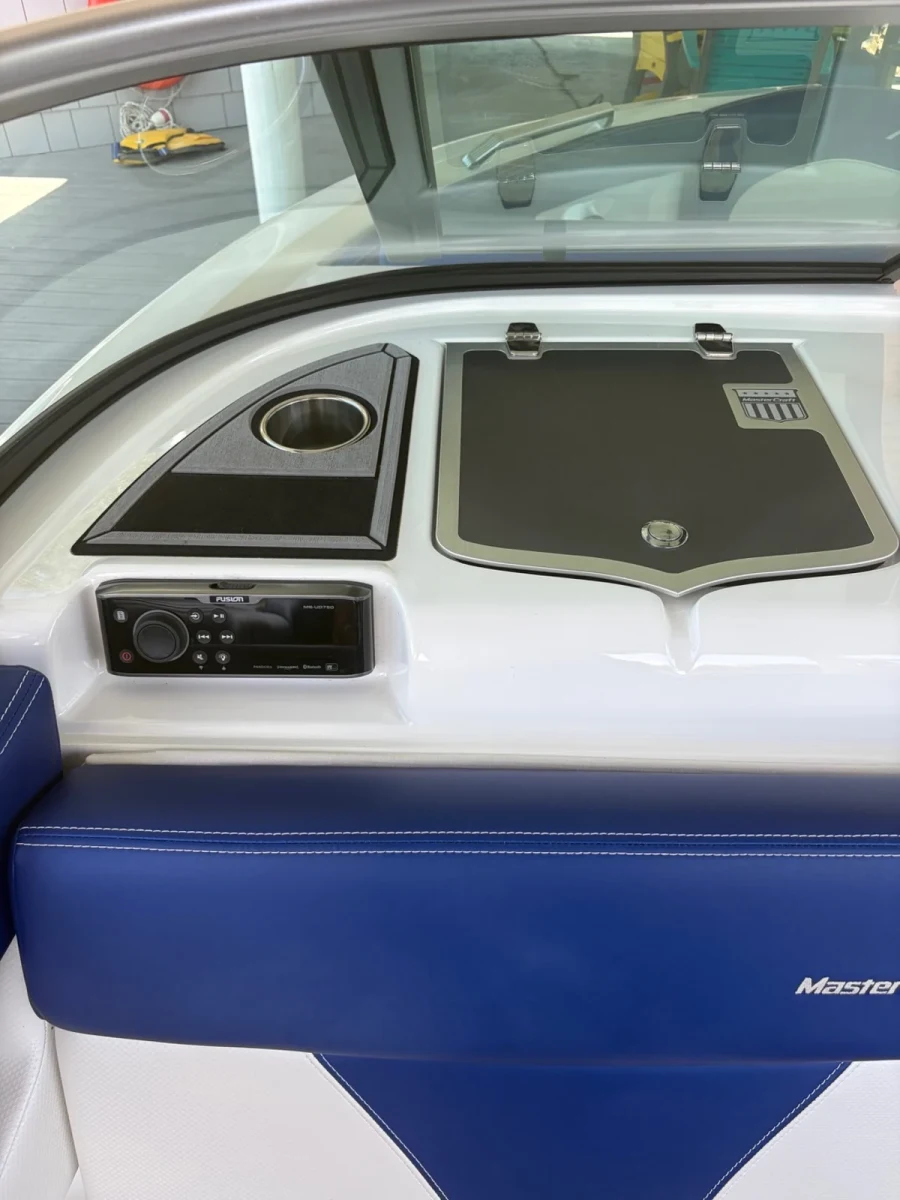 2017-mastercraft-xt23-144673-image10.webp