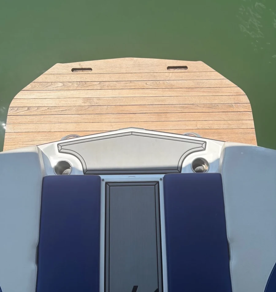 2017-mastercraft-xt23-144673-image6_180838.webp