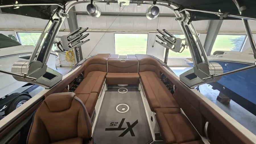 2022-mastercraft-xt25-144687-image5.webp
