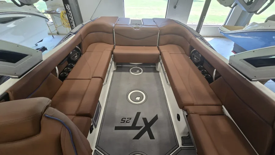 2022-mastercraft-xt25-144687-image6.webp