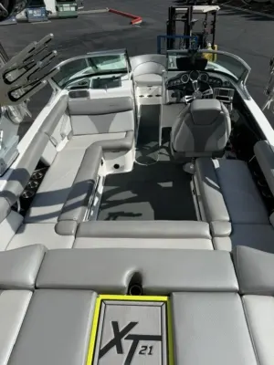 2017-mastercraft-xt21-144690-image1.webp