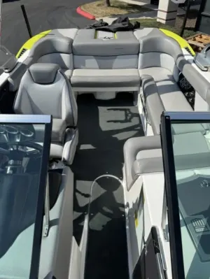 2017-mastercraft-xt21-144690-image3.webp