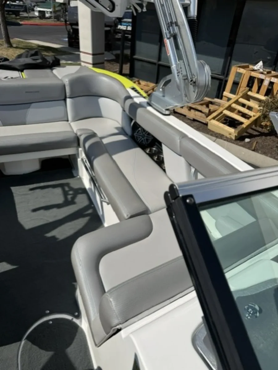 2017-mastercraft-xt21-144690-image5.webp