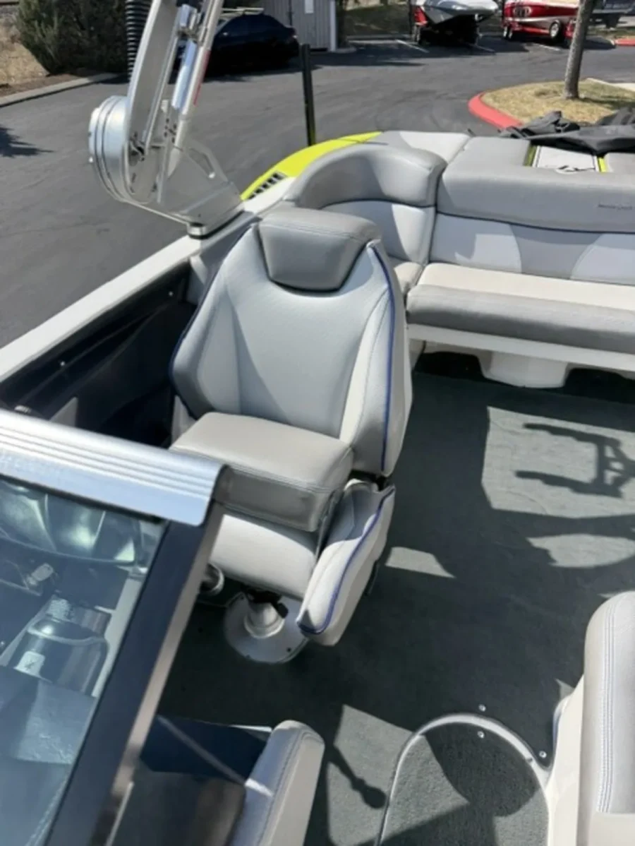 2017-mastercraft-xt21-144690-image6.webp