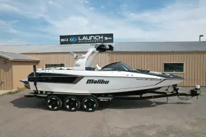2017-malibu-wakesetter-24-mxz-144580-image1