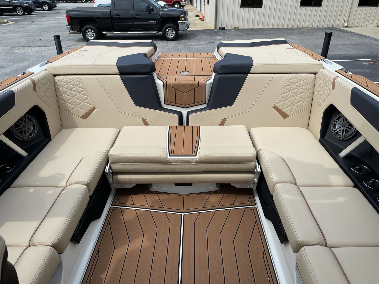 2027 Nautique GS22