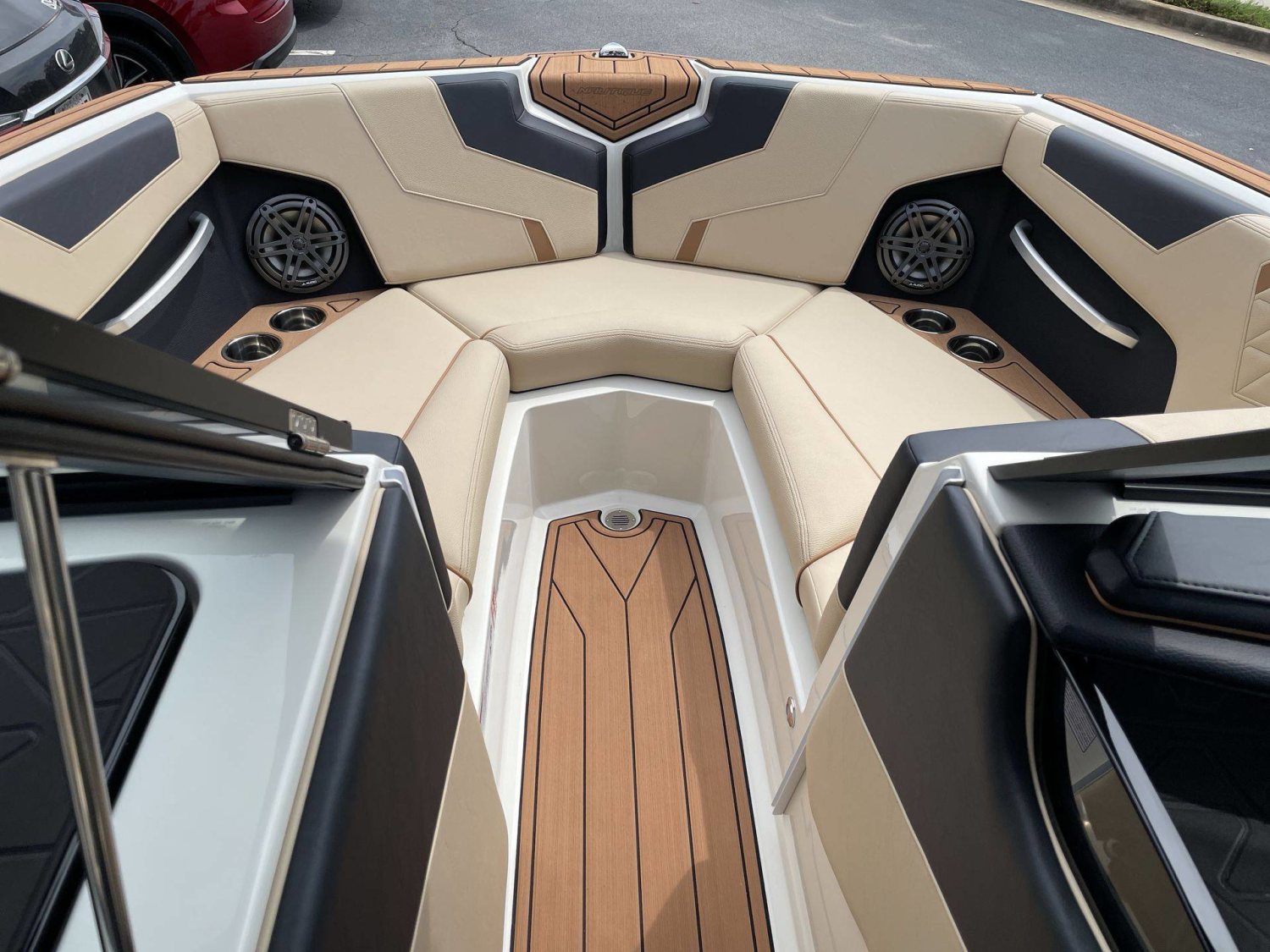 2027 Nautique GS22