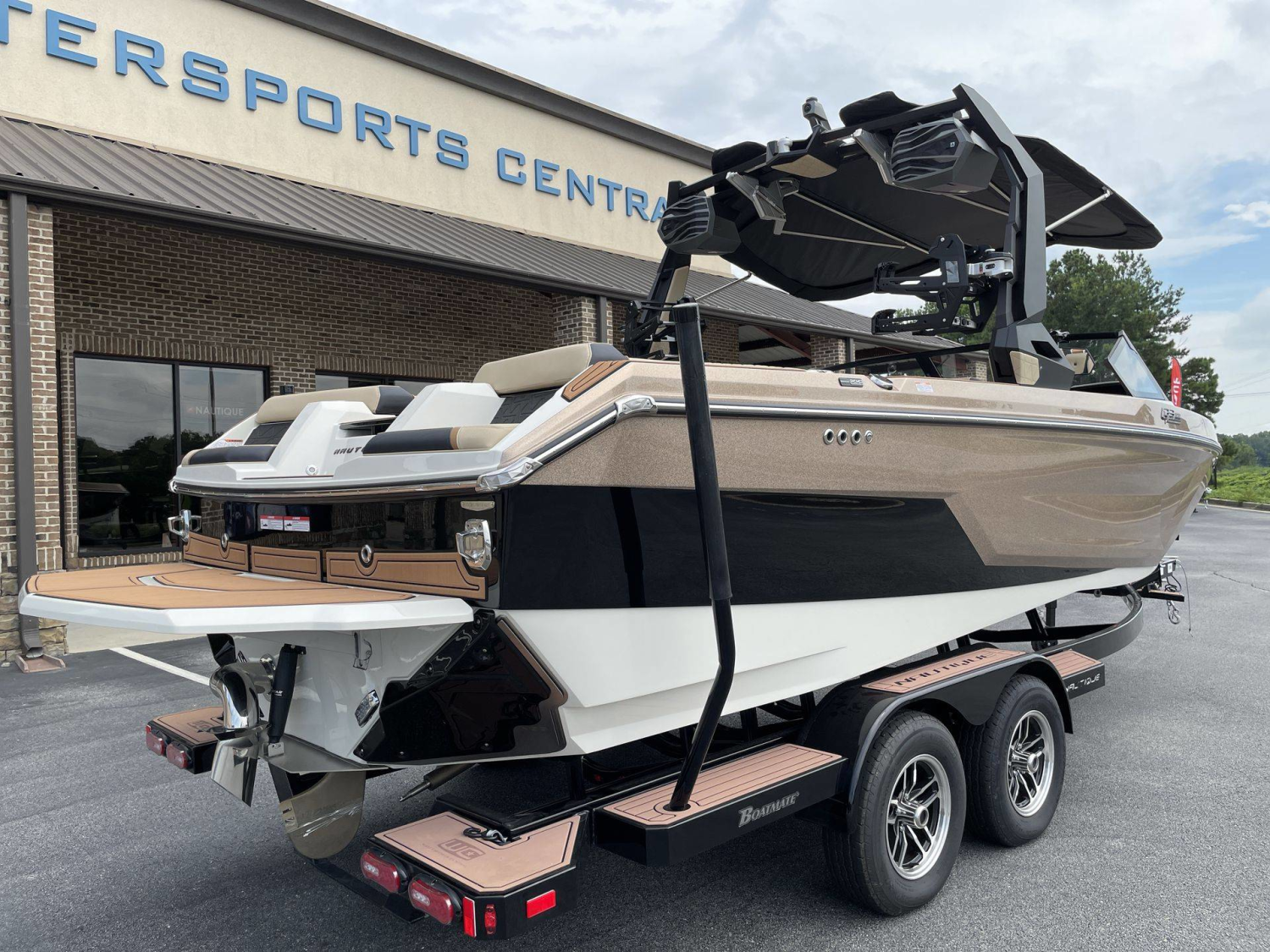 2027 Nautique GS22