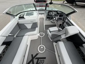 2021-mastercraft-xt20-144707-image10