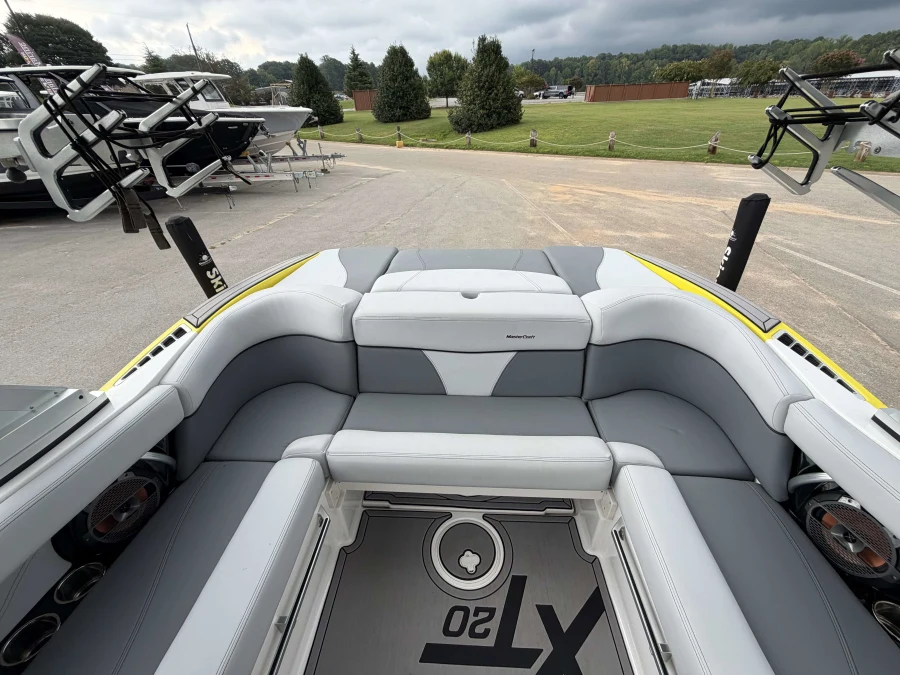 2021-mastercraft-xt20-144707-image14