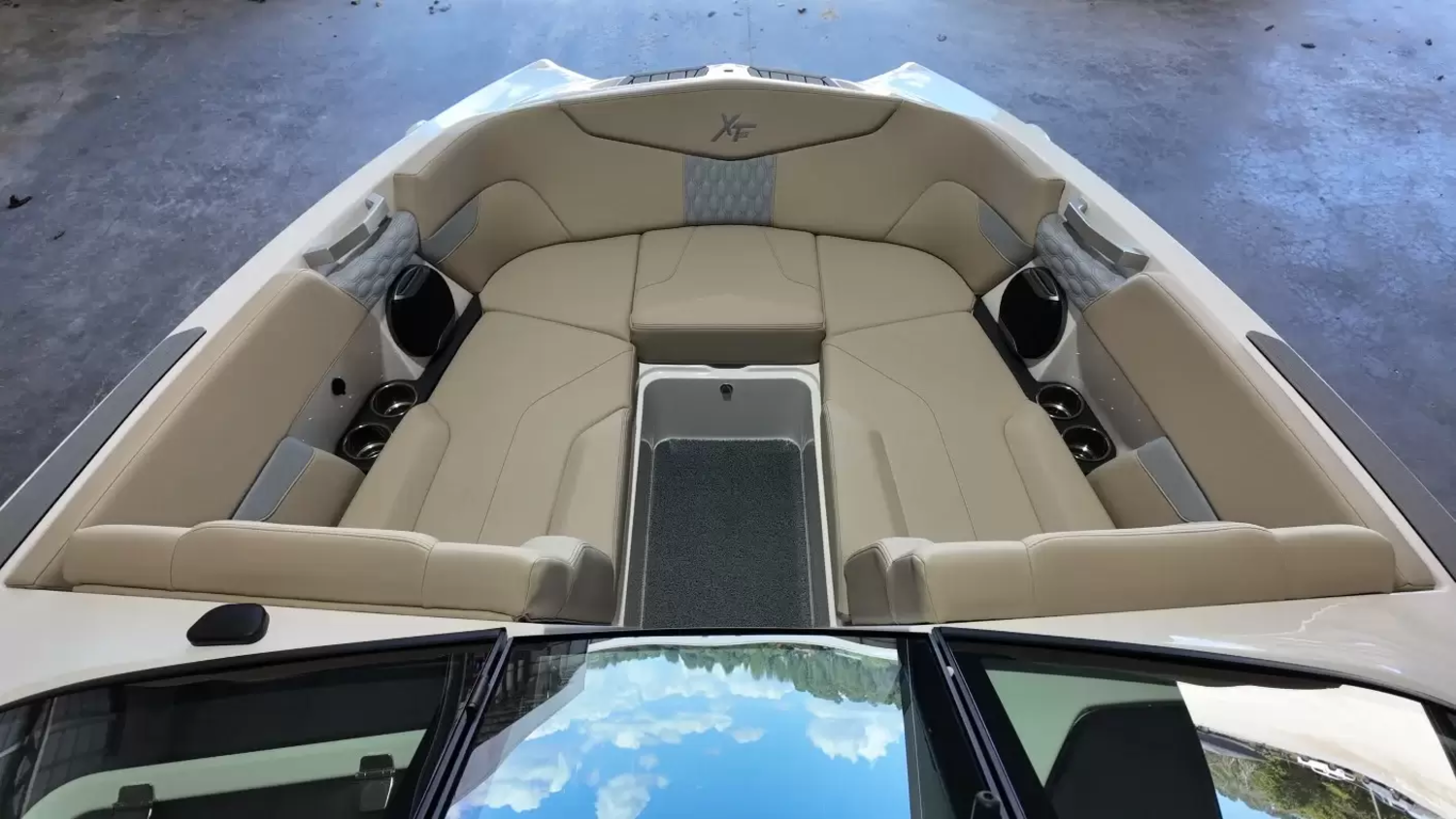 2027 Mastercraft XT22