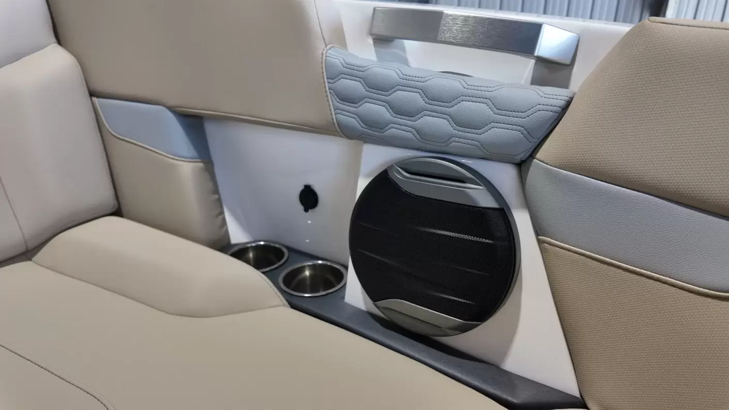 2027 Mastercraft XT22